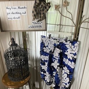Men’s floral swim shorts with pockets, unlined.